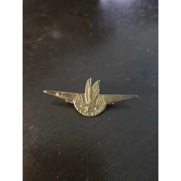 Vintage 1930s-50s American Airlines Junior Pilot Brass Wing Pin Aviation WWII - Picture 1 of 3